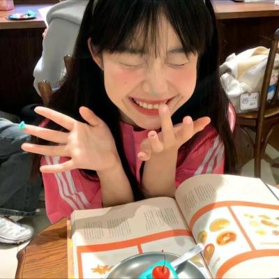 余小姐每天只想朝九晚五