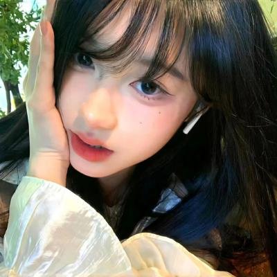镜中的女孩